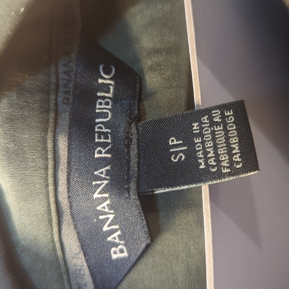 💚S: Banana Republic Long Sleeve Satin Blouse - Picture 9 of 9